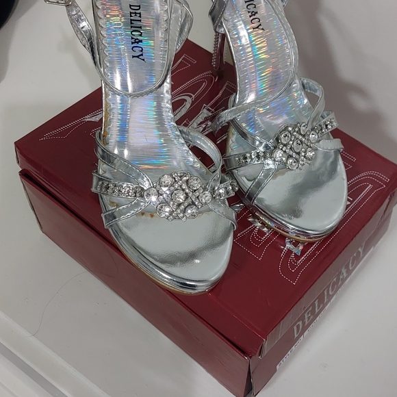 Silver Shoes - Picture 1 of 2